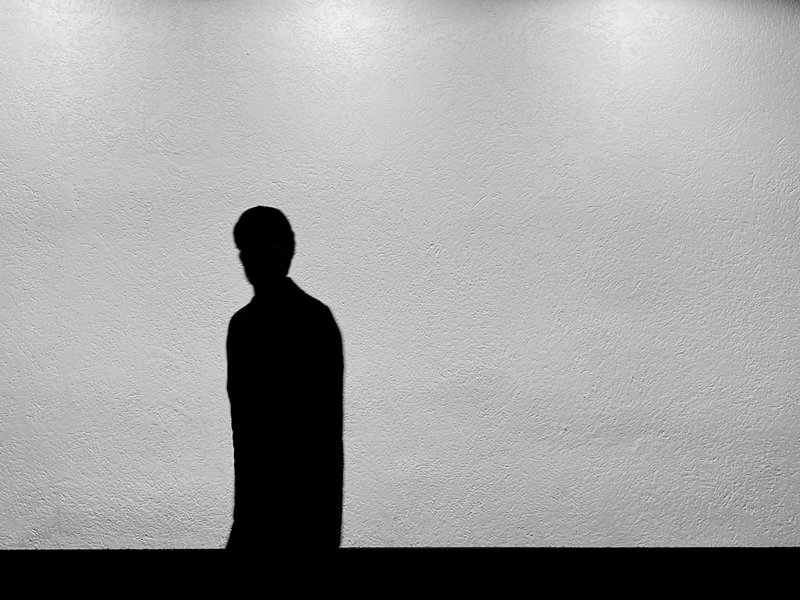 Отрицание как защита: почему зависимые не видят своей проблемы